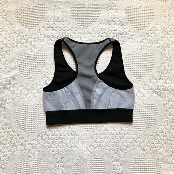 $10 or 2/$15 Aerie Sports Bra Size Medium - Picture 2 of 3